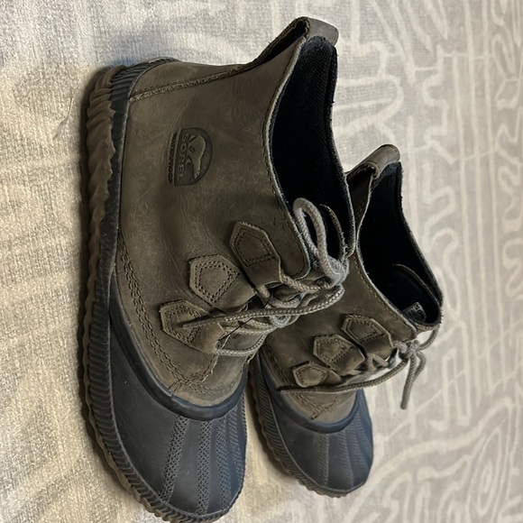 Sorel waterproof boots - Picture 2 of 5